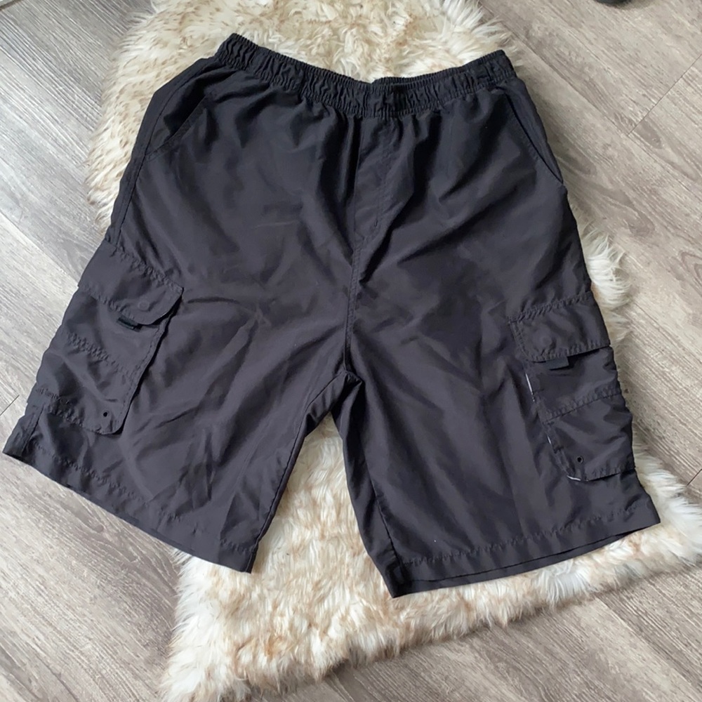 Black quicksilver board shorts with pockets